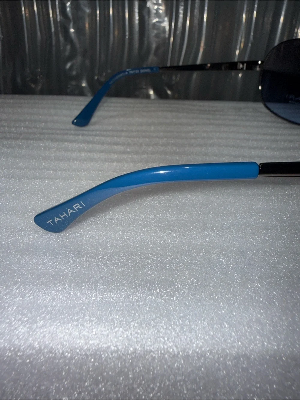 Tahari TM133 Gunmetal Aviator Sunglasses Wrap Around Blue Gradient Lens NWT